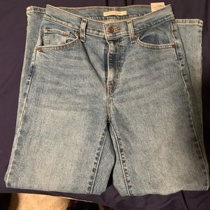 Levis high wasted crop flair jeans